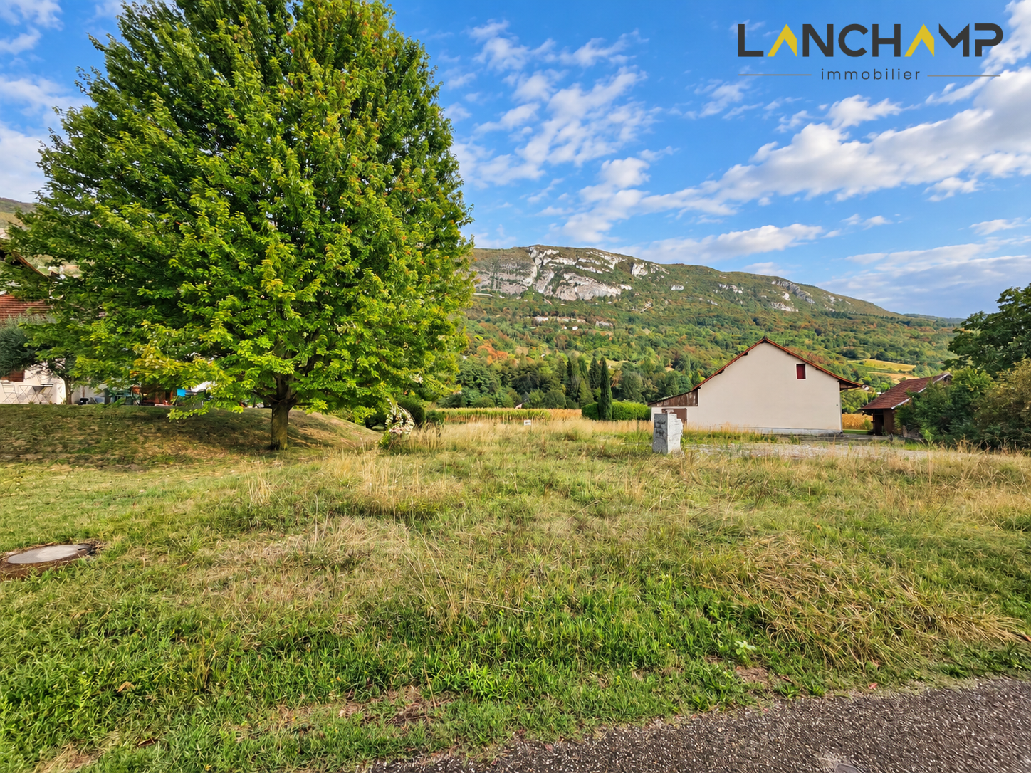 SERRIÈRES-EN-CHAUTAGNE TERRAIN 868 m2 LIBRE CONSTRUCTEUR